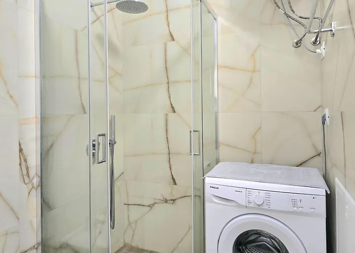 Happy Qerret Apartment Golem (Tirana)